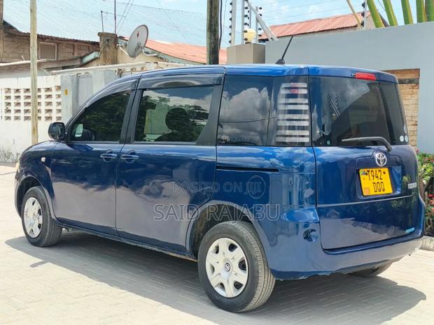 Toyota Sienta 1.5 FWD 2012 Blue