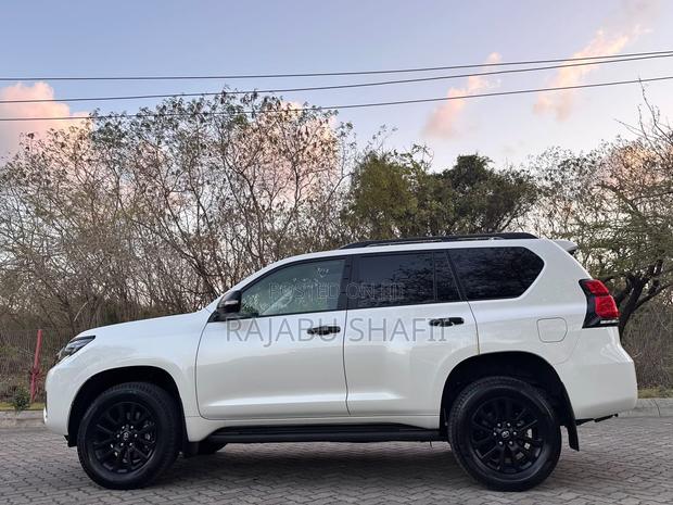 Toyota Land Cruiser Prado 2.7 2023 White