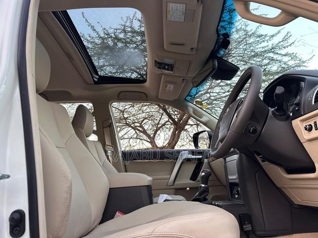Toyota Land Cruiser Prado 2.7 2023 White