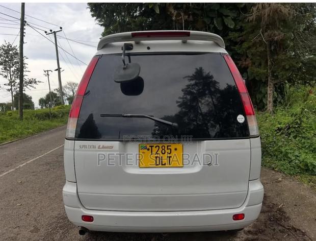 Toyota Noah 2001 White