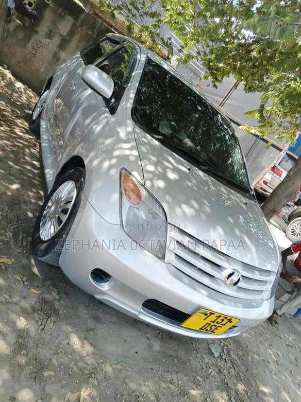 Toyota IST 2005 Silver