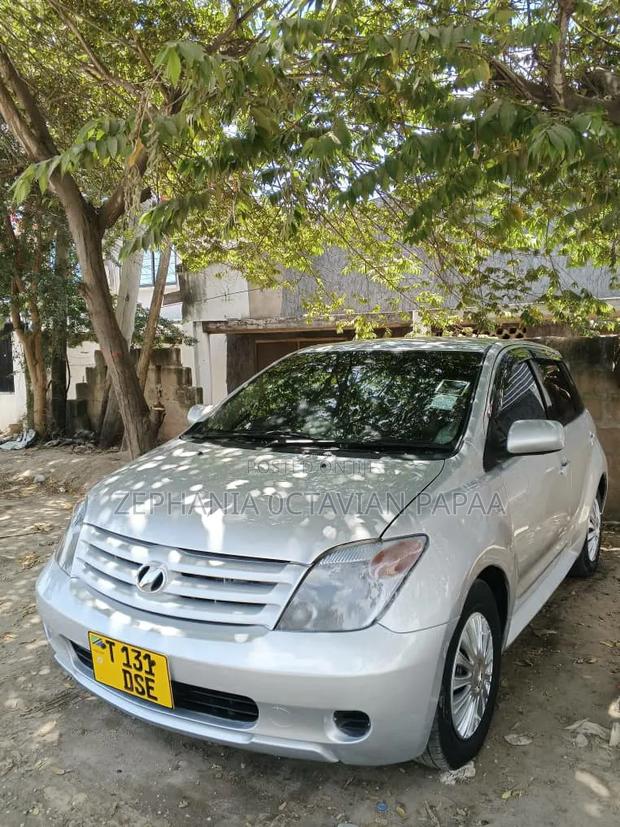 Toyota IST 2005 Silver