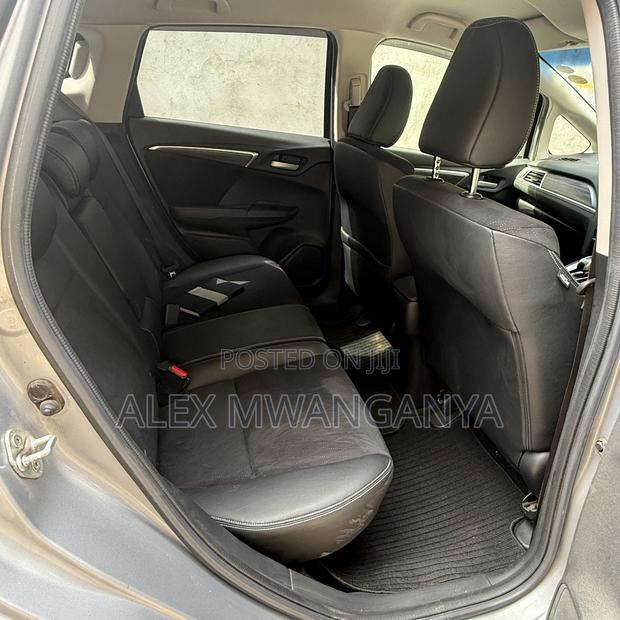 Honda Shuttle 1.5 Hybrid 4WD 2018 Silver