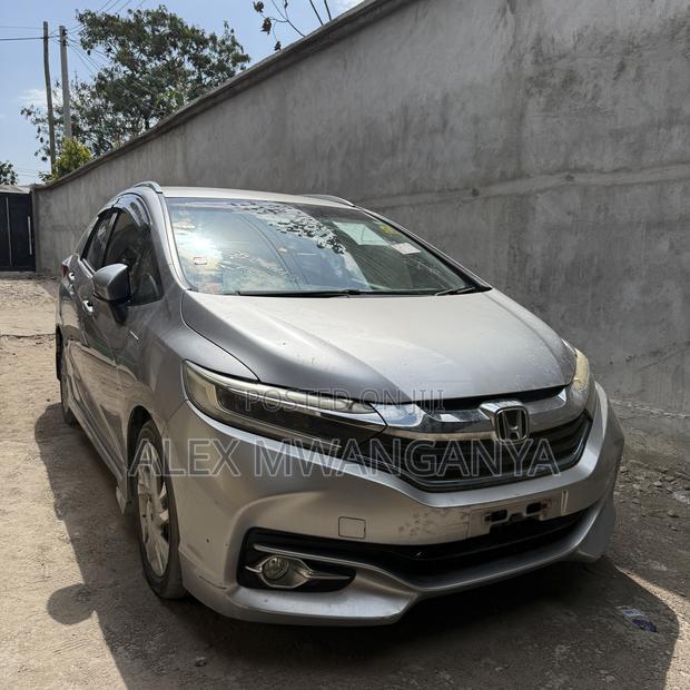 Honda Shuttle 1.5 Hybrid 4WD 2018 Silver