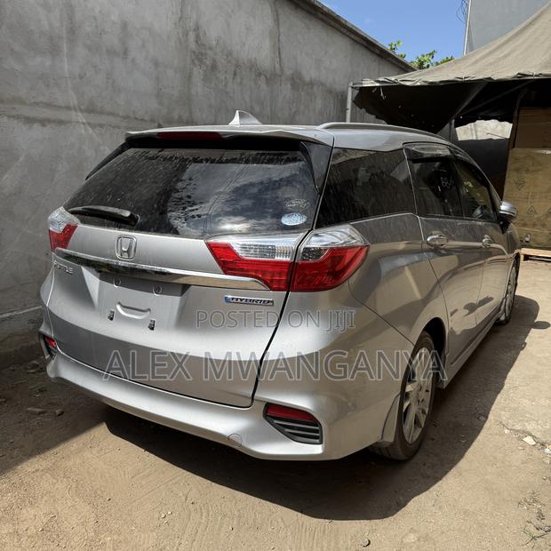 Honda Shuttle 1.5 Hybrid 4WD 2018 Silver