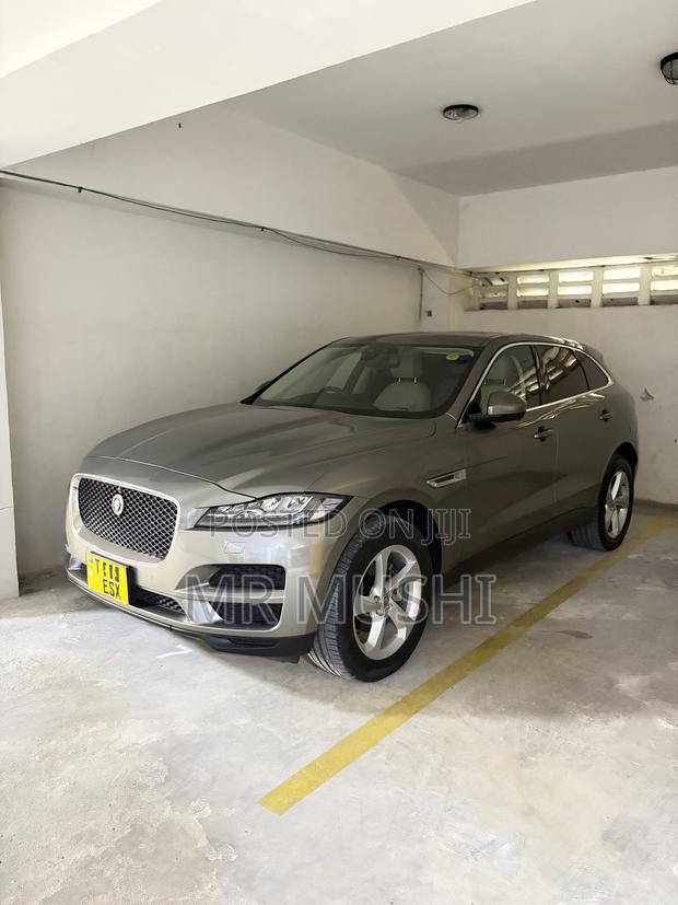 Jaguar F-Pace 20d Prestige AWD 2019 Gray