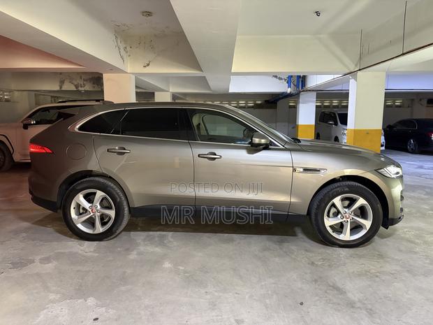 Jaguar F-Pace 20d Prestige AWD 2019 Gray