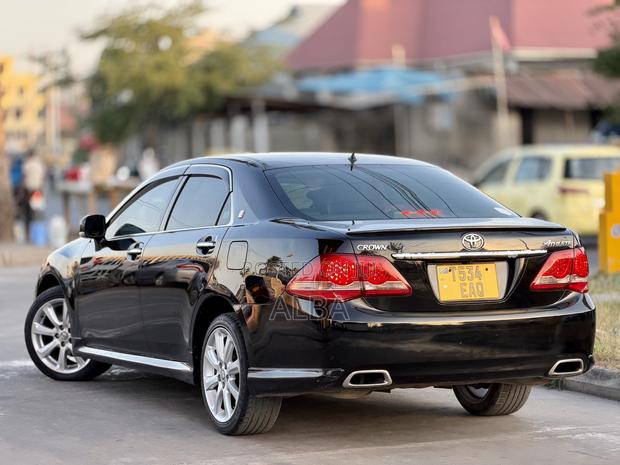 Toyota Crown 2009 Black