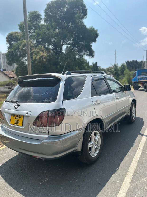 Toyota Harrier 2002 Silver
