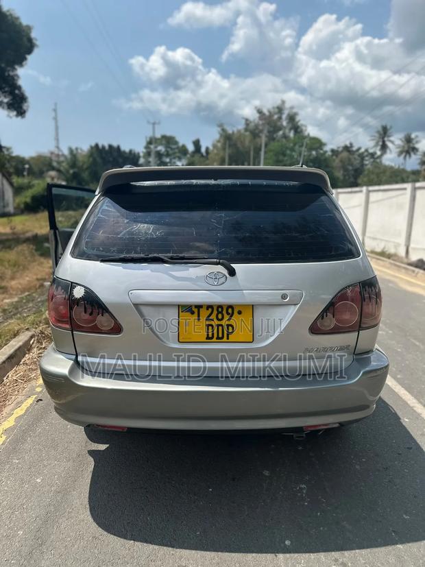 Toyota Harrier 2002 Silver