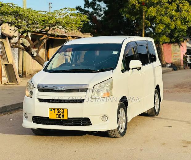 Toyota Noah 2008 White