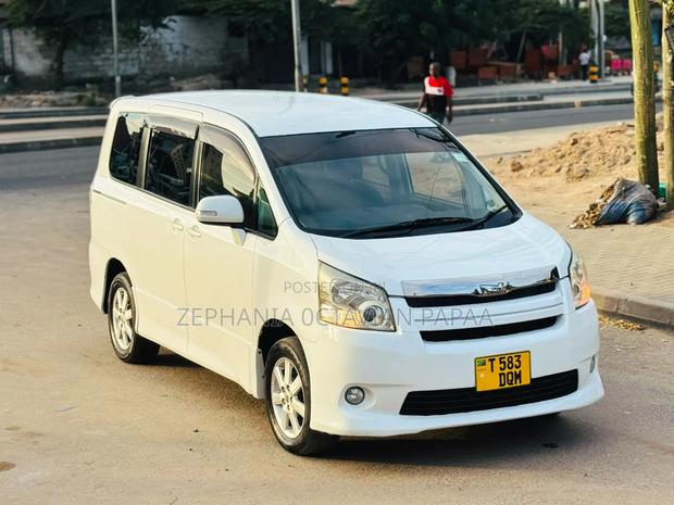 Toyota Noah 2008 White