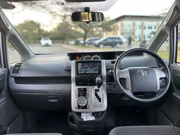 Toyota Noah 2008 Silver