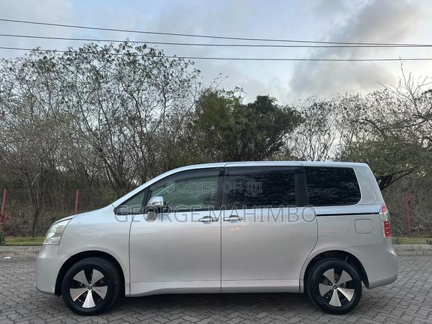 Toyota Noah 2008 Silver