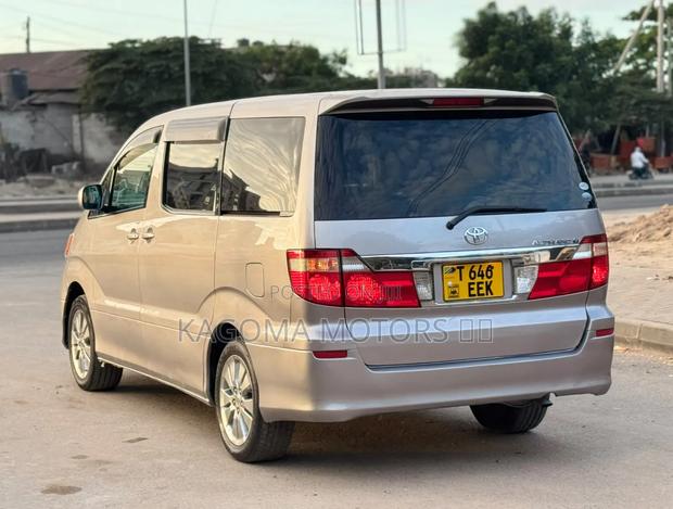 Toyota Alphard 2004 Gold