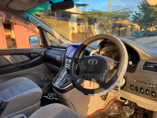 Toyota Alphard 2004 Gold