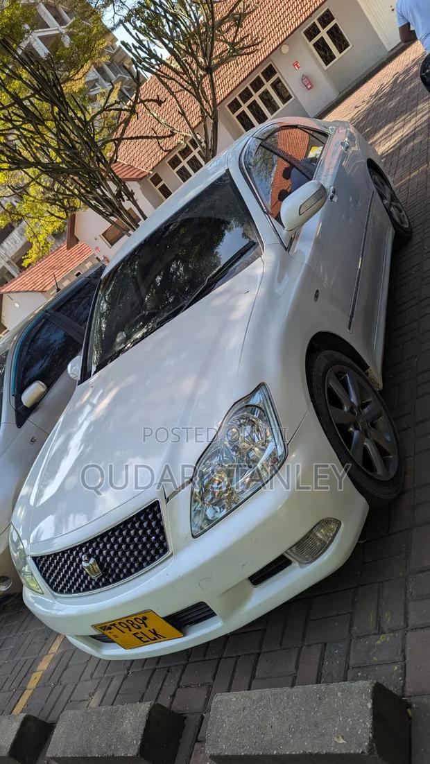 Toyota Crown 2007 White
