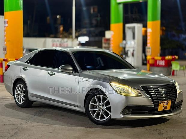 Toyota Crown 2016 Silver