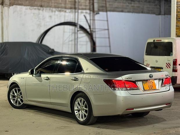 Toyota Crown 2016 Silver