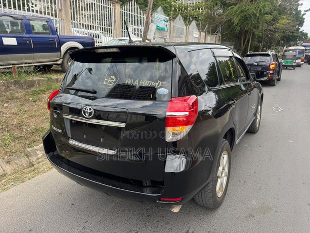 Toyota Vanguard 2010 Black
