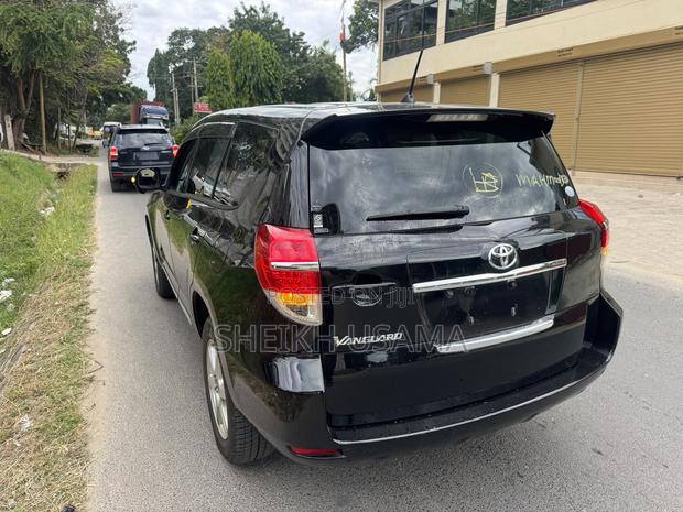 Toyota Vanguard 2010 Black
