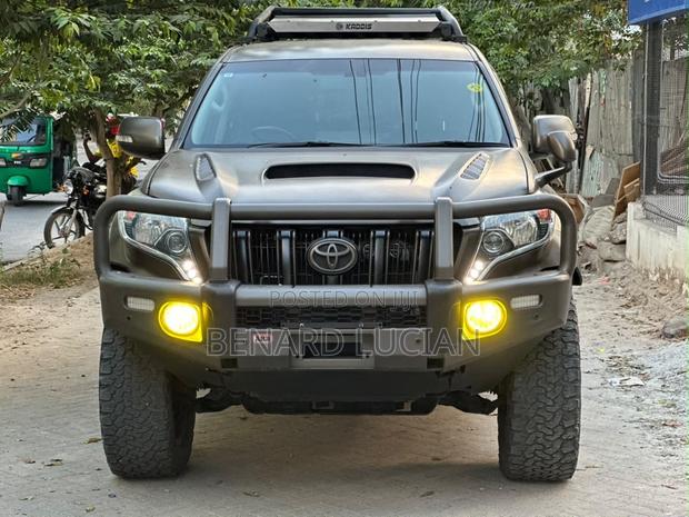 Toyota Land Cruiser Prado 2013 Gray
