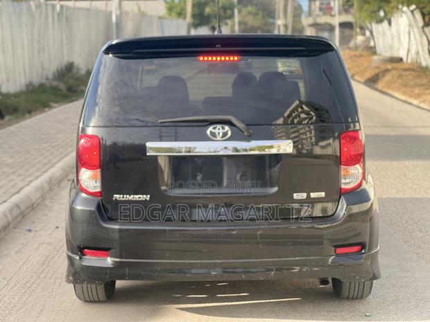 Toyota Corolla Rumion 2009 Black