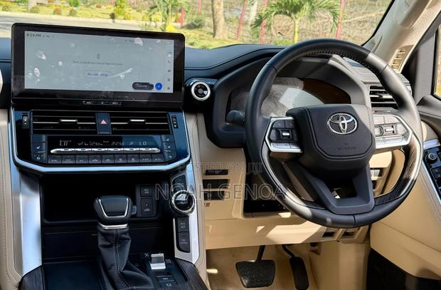New Toyota Land Cruiser LC300 2025 White