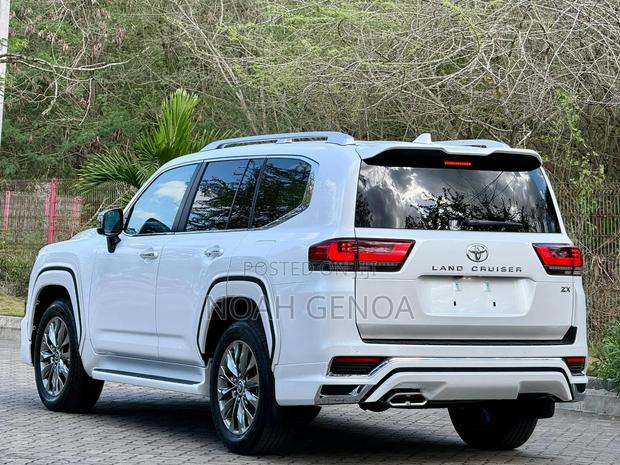 New Toyota Land Cruiser LC300 2025 White