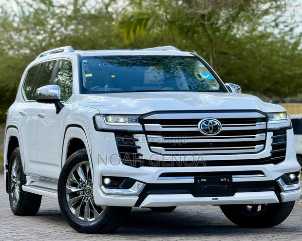 New Toyota Land Cruiser LC300 2025 White