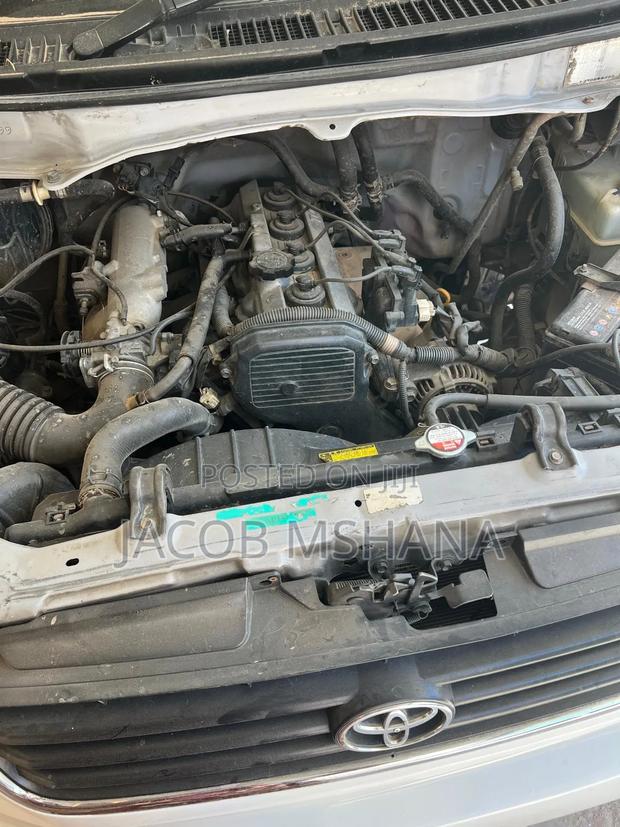 Toyota Noah 2002 White