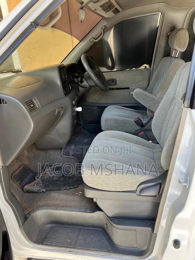 Toyota Noah 2002 White
