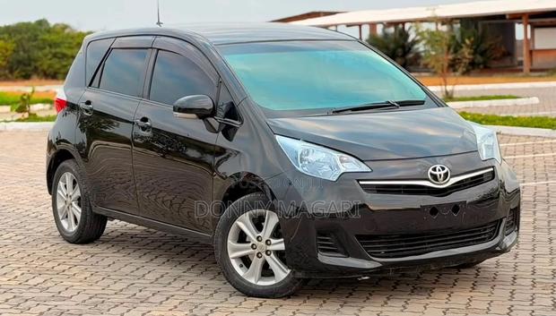 Toyota Ractis 2011 Black