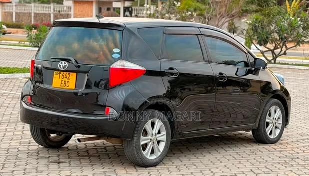 Toyota Ractis 2011 Black