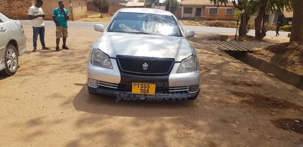 Toyota Crown 2002 White