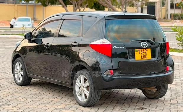 Toyota Ractis 2011 Black