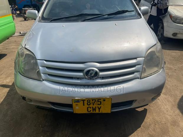 Toyota IST 2003 Silver