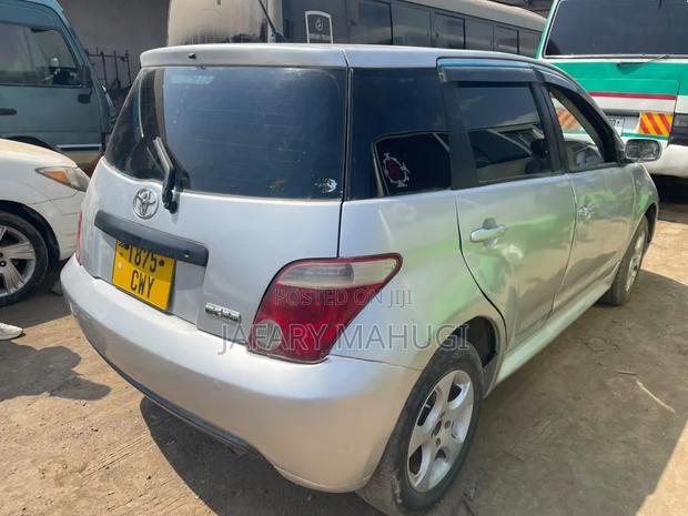 Toyota IST 2003 Silver