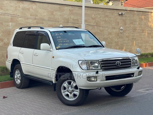 Toyota Land Cruiser 4x4 2004 White