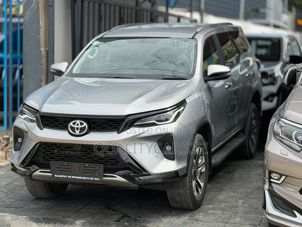 Toyota Fortuner 2024 Silver