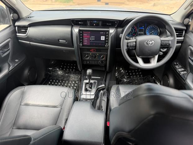 Toyota Fortuner 2024 Silver