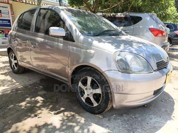 Toyota Vitz 2001 Silver