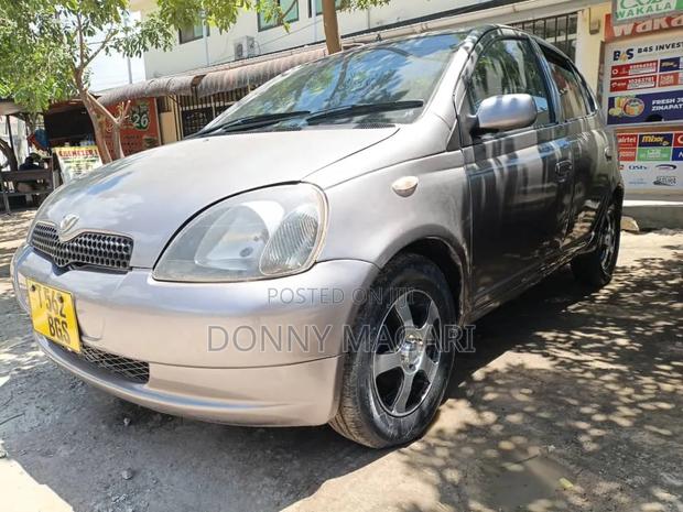 Toyota Vitz 2001 Silver