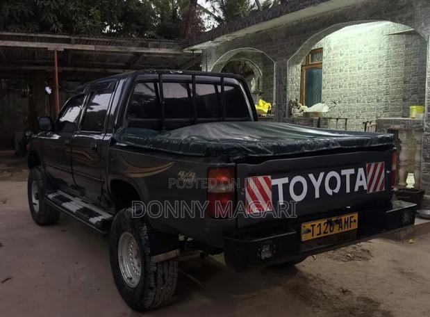 Toyota Hilux 1997 Gray