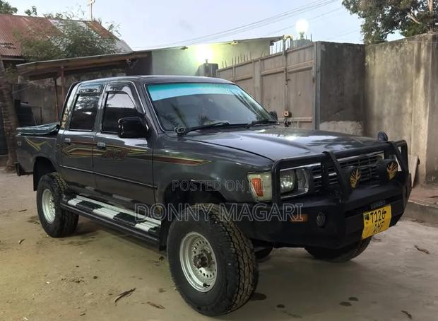 Toyota Hilux 1997 Gray