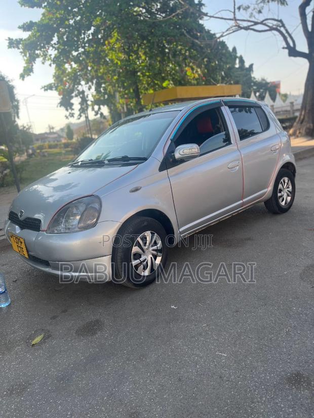 Toyota Vitz 1.0 FWD 3dr 2004 Silver