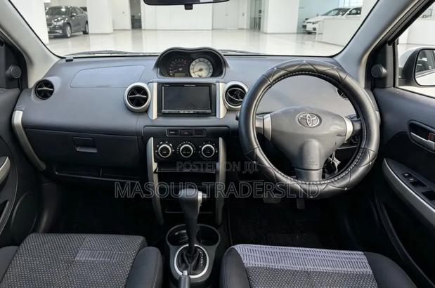 Toyota IST 2004 Off white
