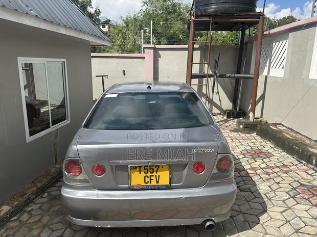 Toyota Altezza 2000 Gray