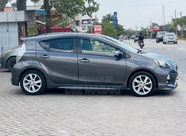 Toyota Aqua 2014 Gray
