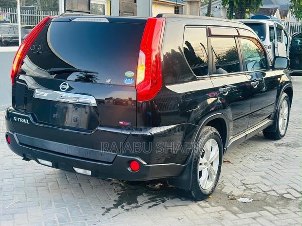 Nissan X-Trail 2.0 Petrol XE 2011 Black